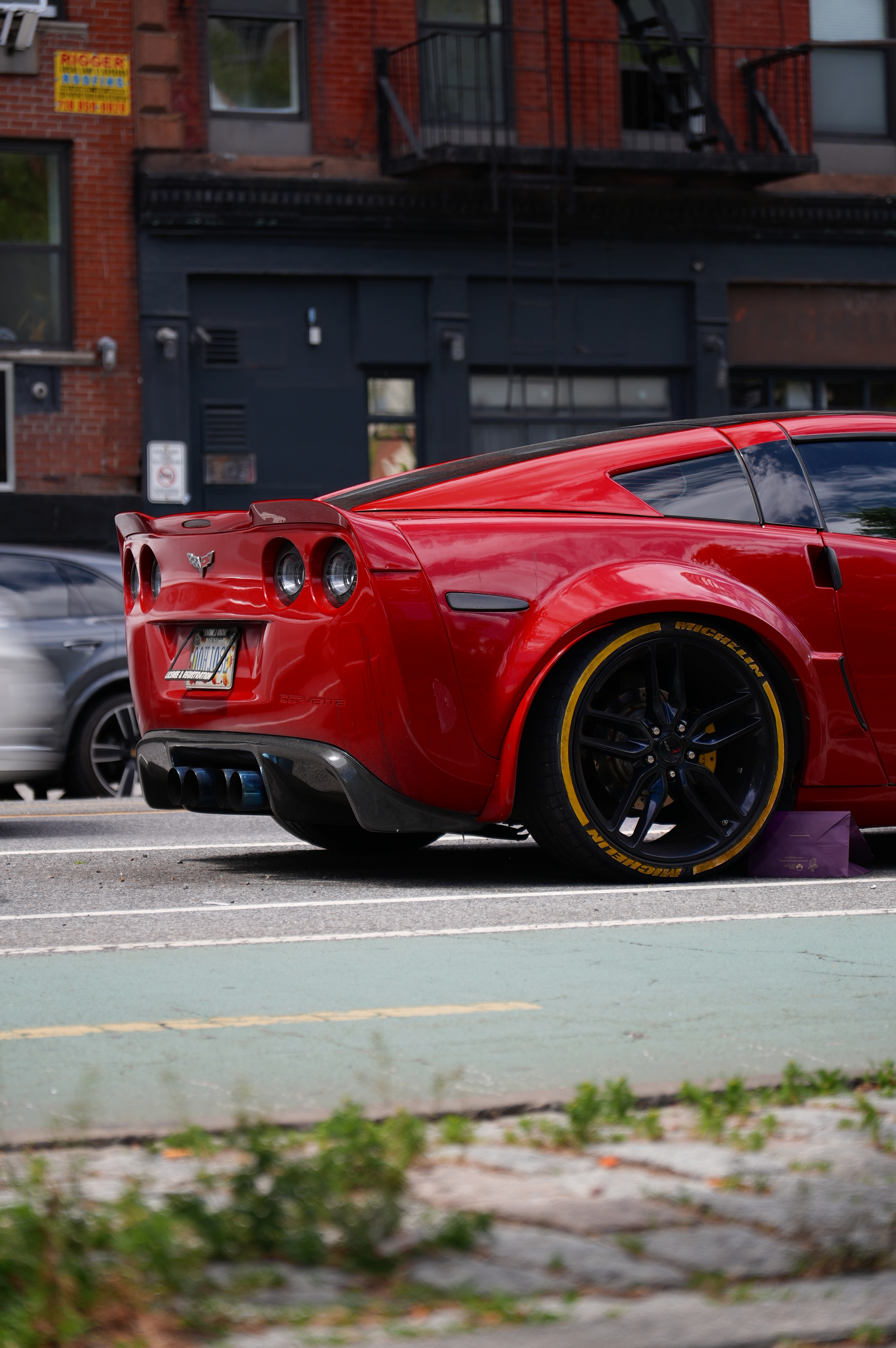 Corvette Z06 bei Nacht in der Bronx, New York
